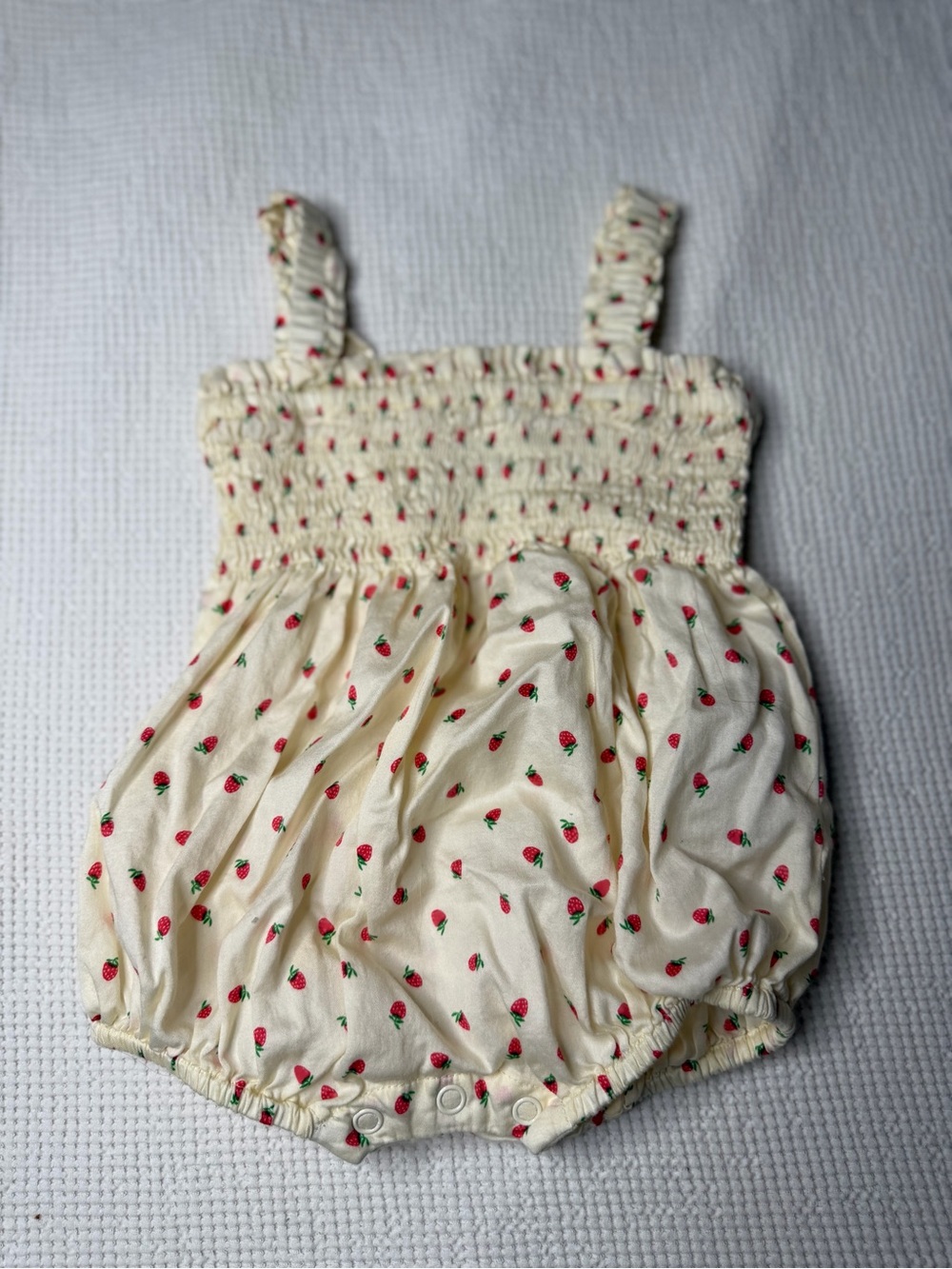 Amazon Essentials Cream Strawberry-Print Bubble Romper